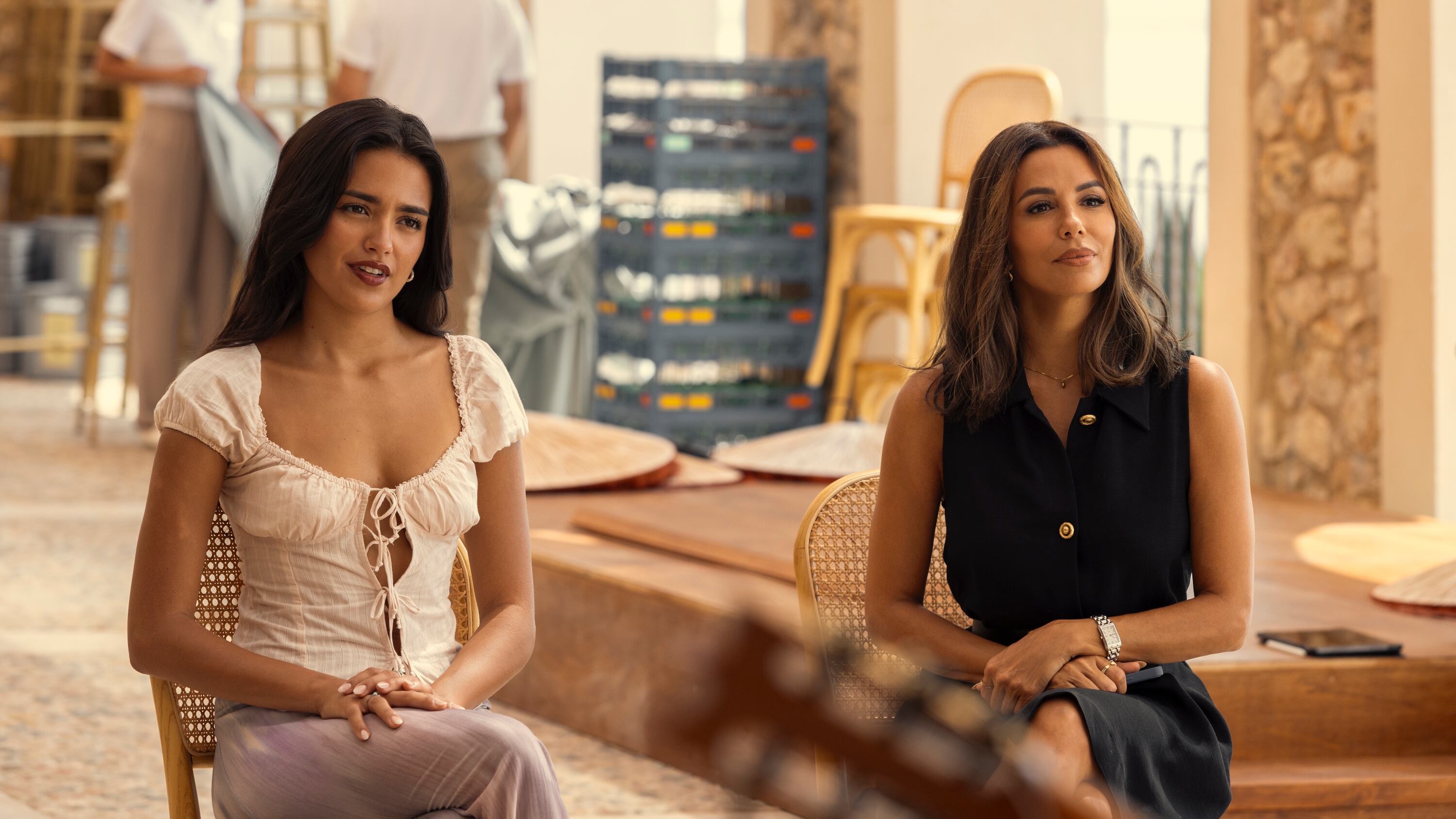 Maia Reficco y Eva Longoria en 'Sunrise: El último amanecer'. / Lucia Faraig / Prime © Amazon Content Services