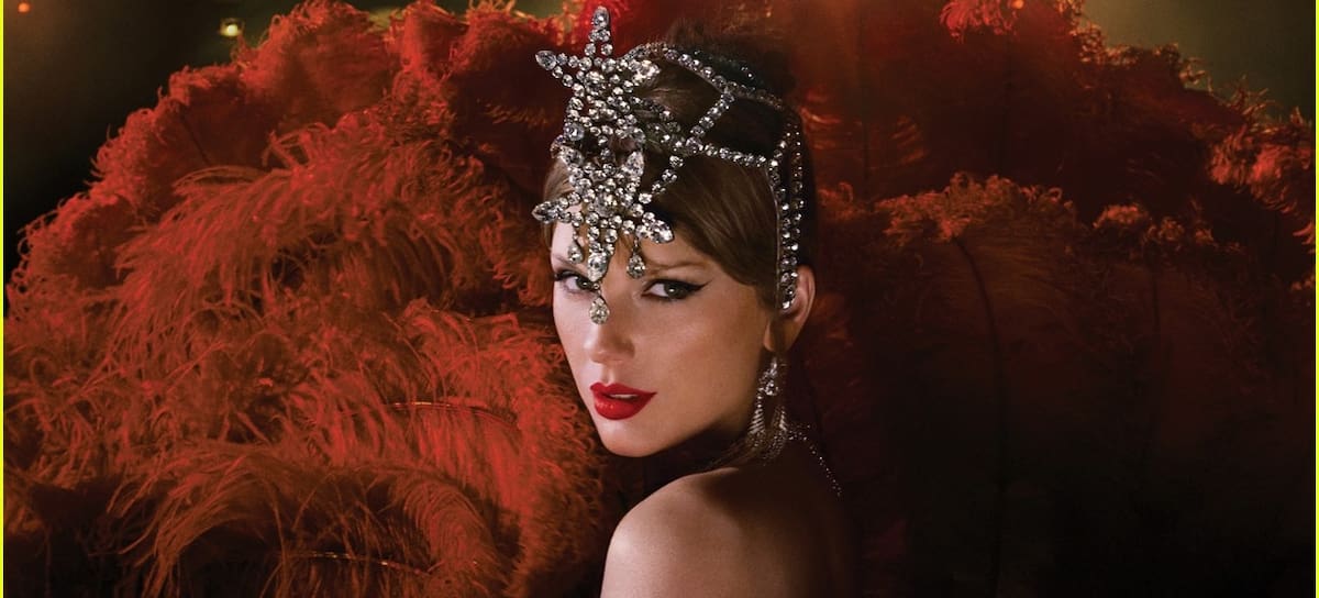 Taylor Swift en la última portada de 'The Life of a Showgirl'