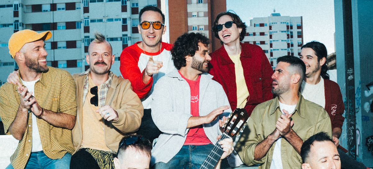 La Pegatina vuelve tras su parón, con nuevo disco, 'Fuegos del barrio'.