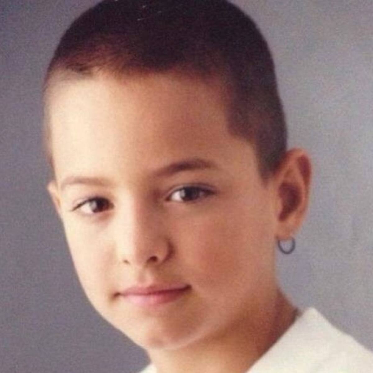 ¿Qué famoso cantante se esconde tras esta foto?