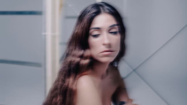 Chica Sobresalto en las fotos promocionales de su álbum 'Información Sísmica'. / Dromedario Records