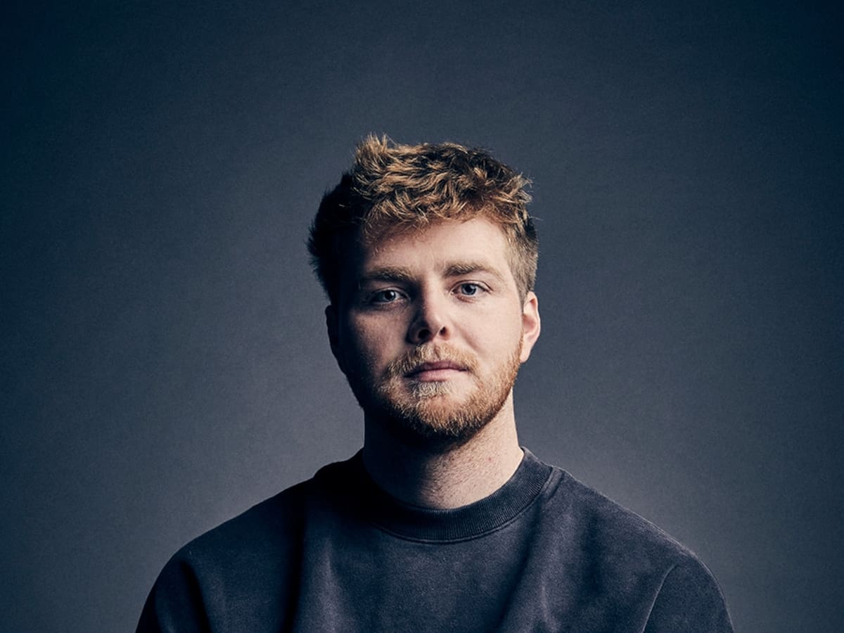 Alex Warren, en modo imparable: nuevas canciones y un himno al enamoramiento para 2026