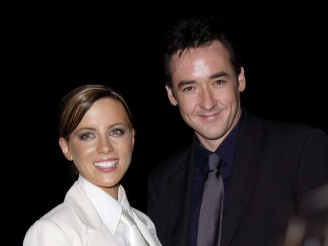 Kate Beckinsale y John Cusack durante el estreno de Serendipity.