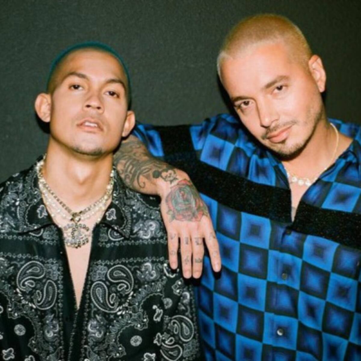J Balvin junto a Tainy en "Agua"