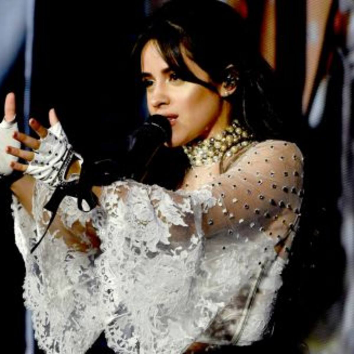 ¡Muy románticos! Camila Cabello ya no oculta a su novio