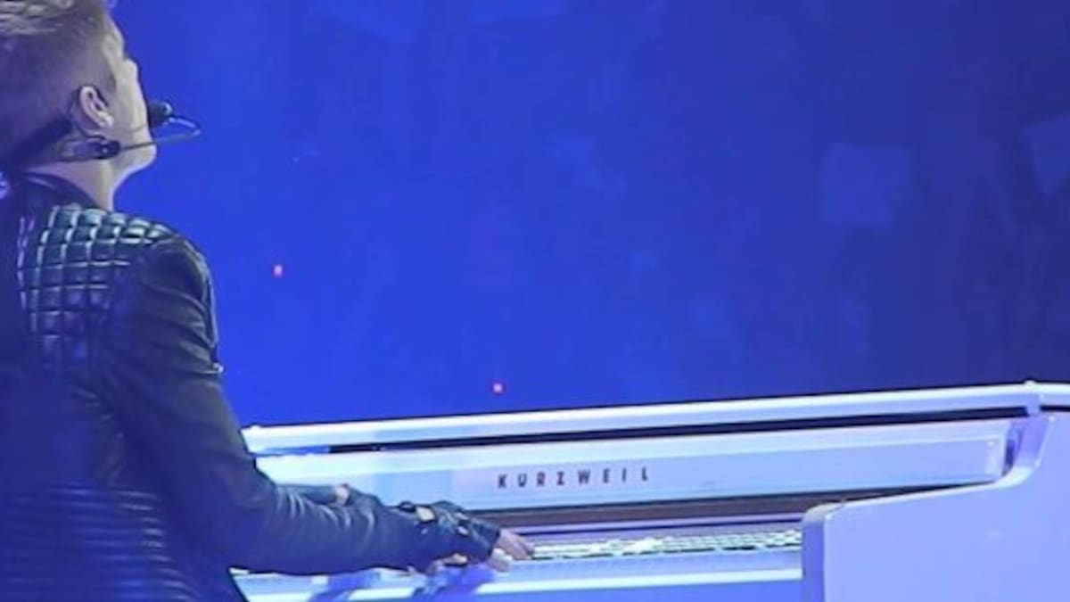 ¿Que hacía Justin Bieber tocando el piano en un hotel?