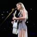 Taylor Swift celebra su cumpleaños lanzando la película de The Eras Tour para ver en casa