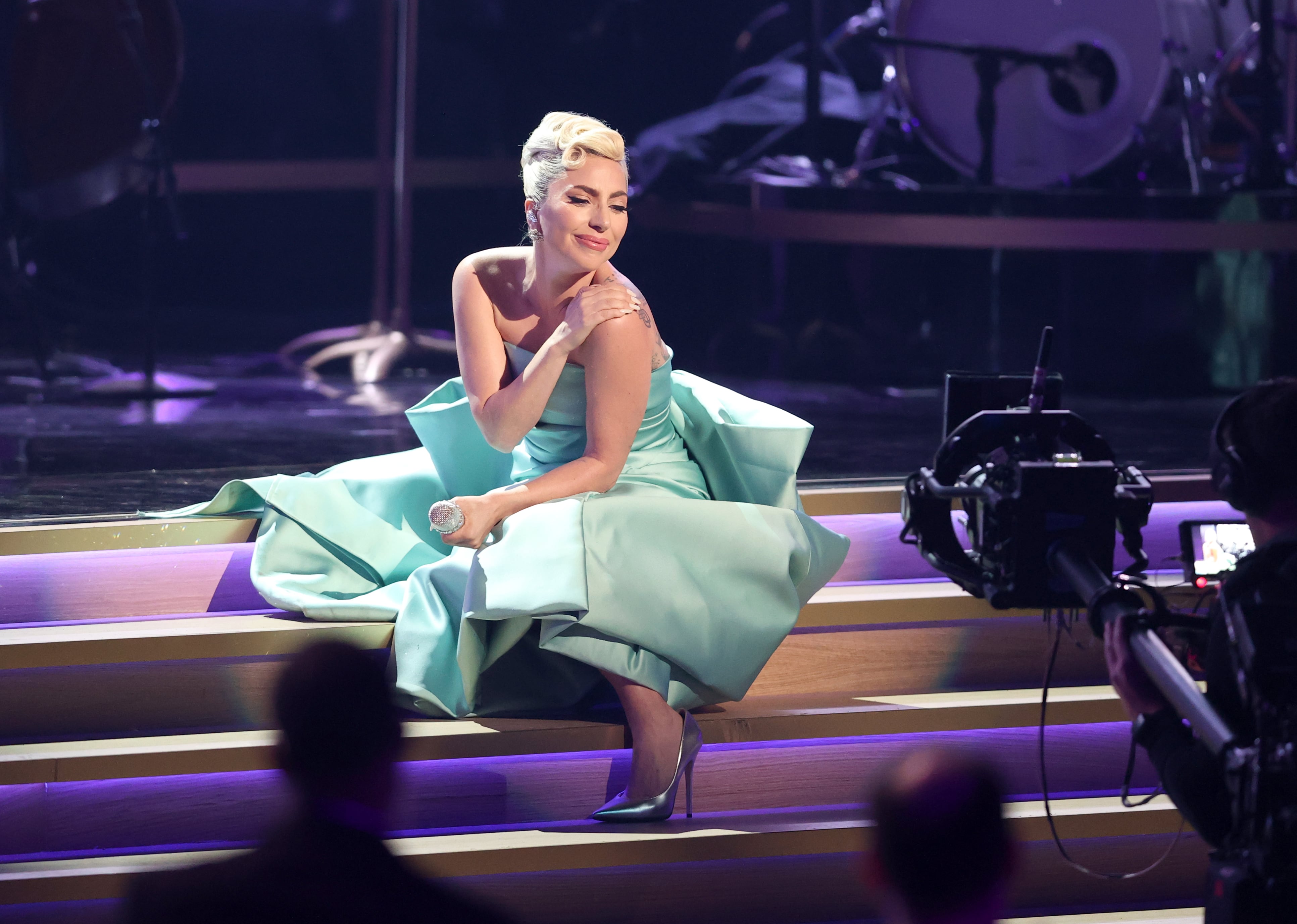 Una madre monstruo muy hollywoodiense actuando en la 64ª edición de los Premios Grammy. / Chris Polk/Variety/Penske Media via Getty