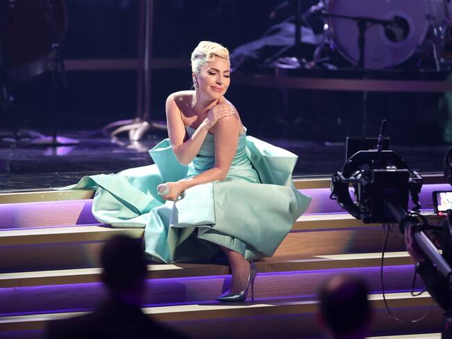 Una madre monstruo muy hollywoodiense actuando en la 64ª edición de los Premios Grammy. / Chris Polk/Variety/Penske Media via Getty