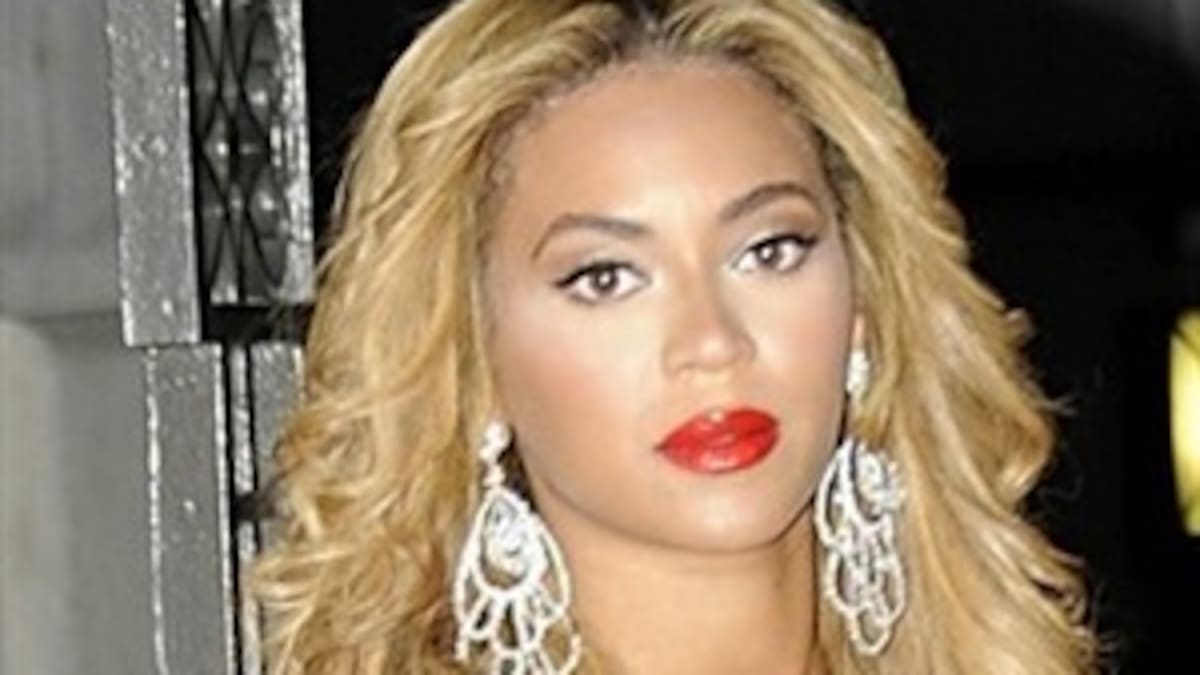 Lady Gaga regala a Beyoncé un látigo de cuero y diamantes
