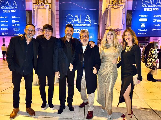 De izquierda a derecha: Jaime Moreno, Dani Moreno, Tony Aguilar, Jaume Serra, Cristina Boscá y Saray Esteso, en la Gala SER 100.