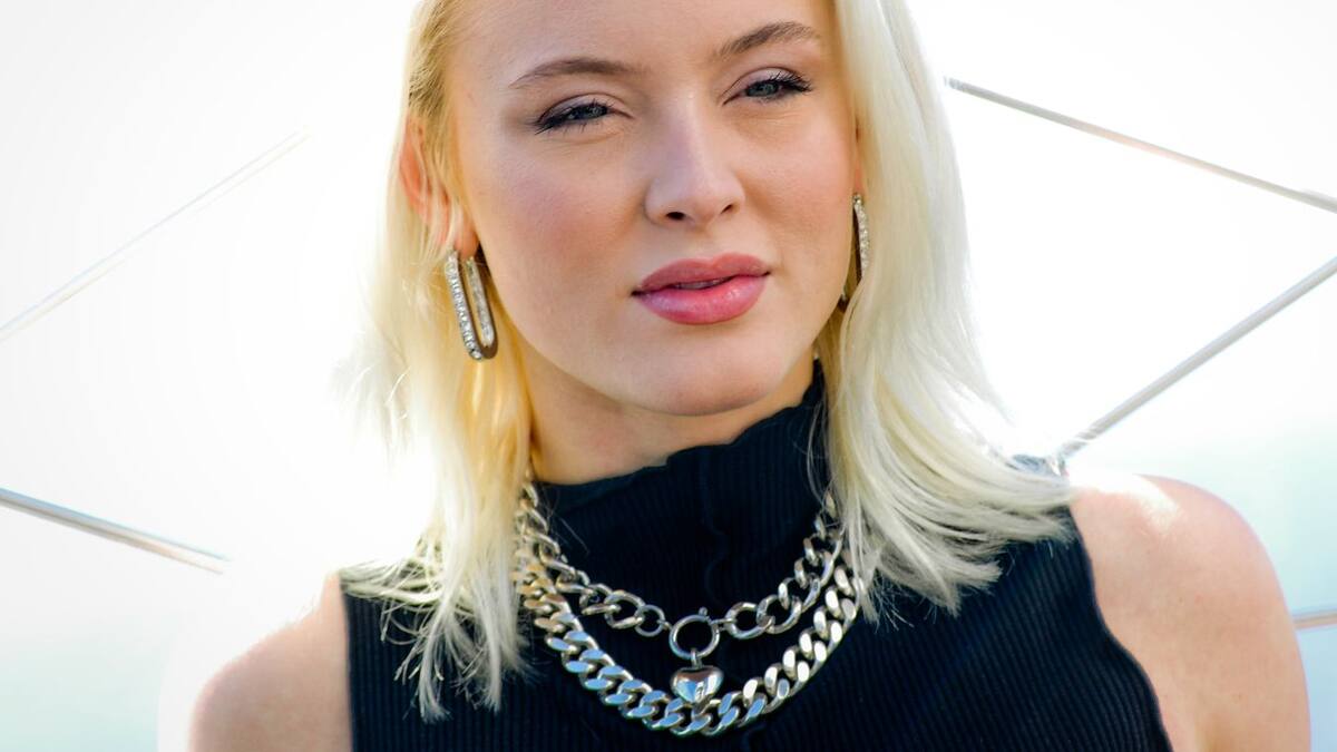 Zara Larsson anuncia su nuevo disco: Postergirl