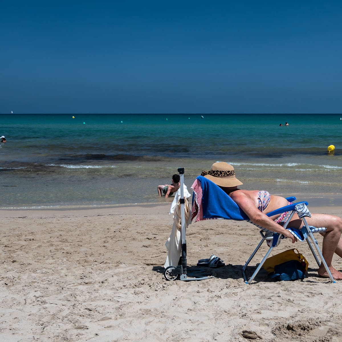 La Aemet activa la alerta roja en dos comunidades por temperaturas extremas: días de hasta 44º y noches a 27º