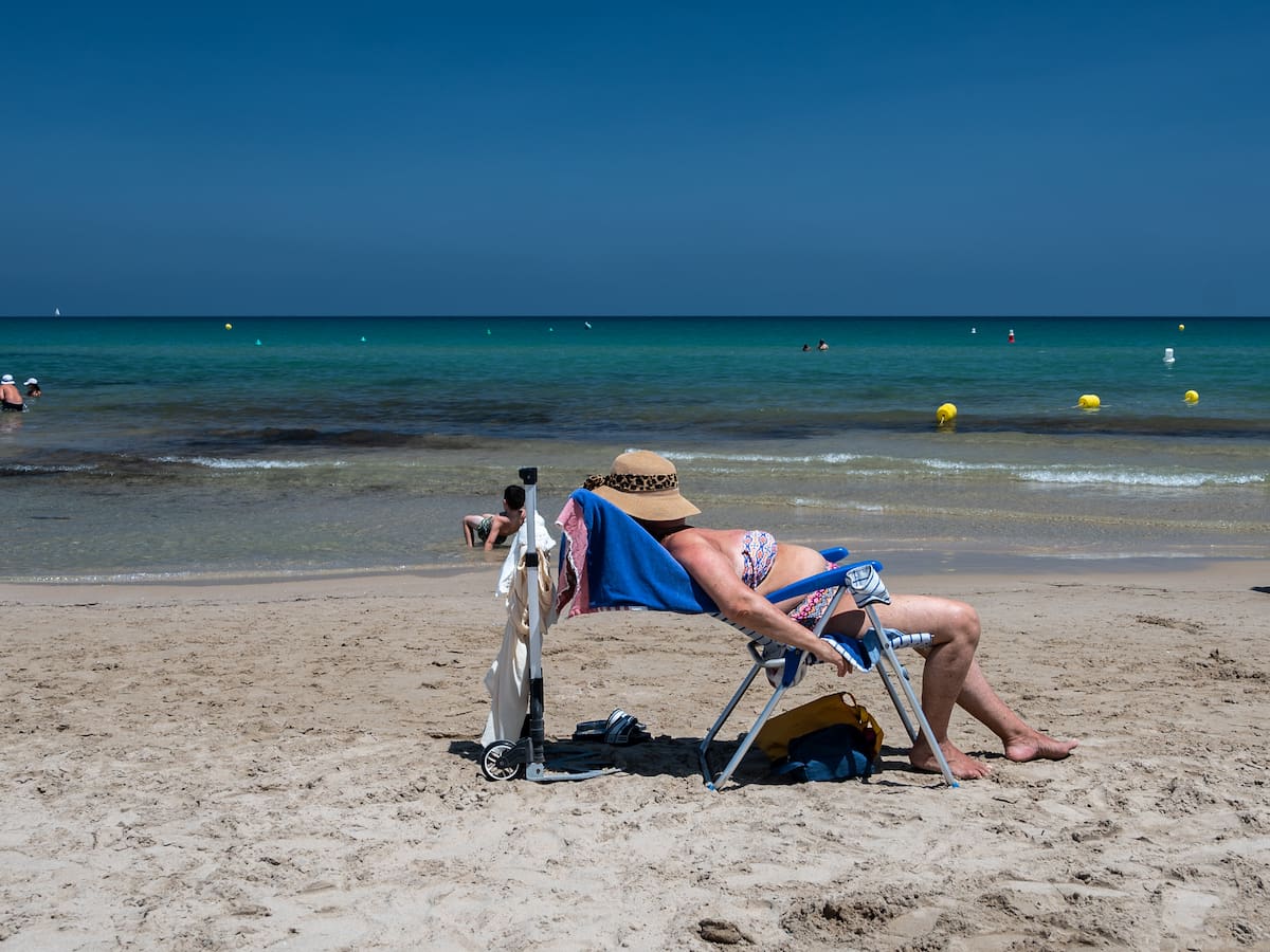 La Aemet activa la alerta roja en dos comunidades por temperaturas extremas: días de hasta 44º y noches a 27º