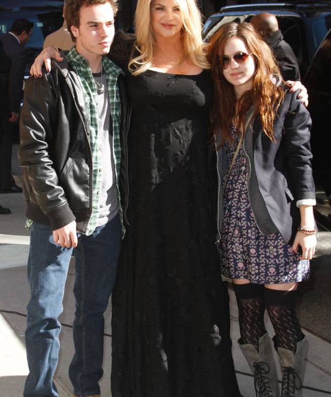Kirstie Alley junto a sus hijos, True y Lillie Stevenson en el 2010.