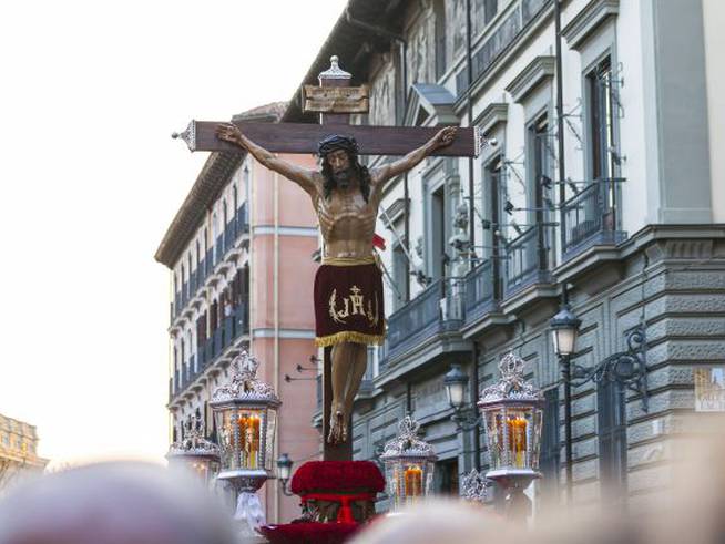 Descubre las saetas en las procesiones de Semana Santa en Madrid.