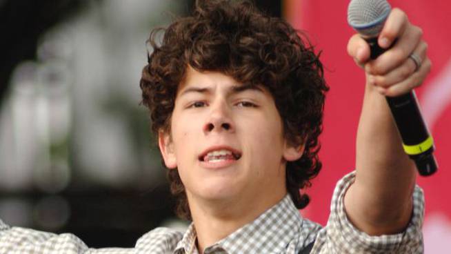 Nick Jonas con su anillo de castidad en 2008