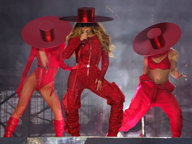 Beyoncé durante su actuación de &#039;Formation&#039; en el Renaissance World Tour