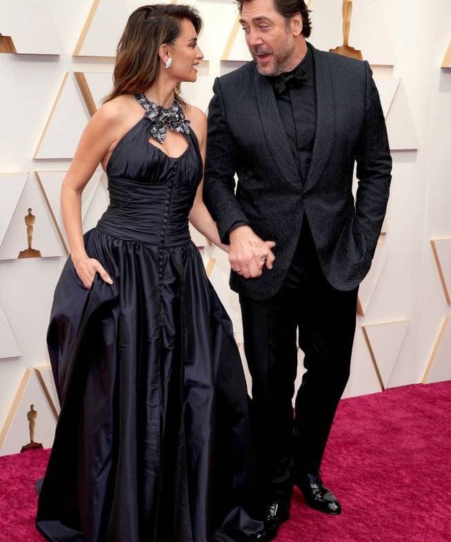 Penélope Cruz y Javier Bardem, cómplices en los Premios Oscar 2022.