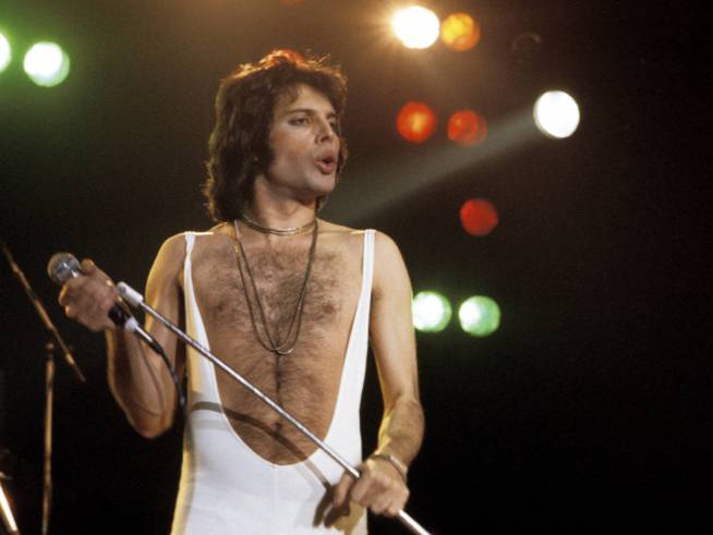 Freddie Mercury, actuando con QUEEN en el Madison Square Garden.