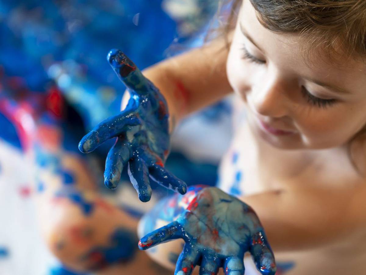 Conoce los beneficios de la pintura de manos en bebés y niños